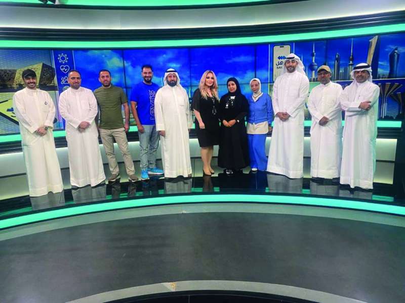 


صورة جماعية لفريق العمل 