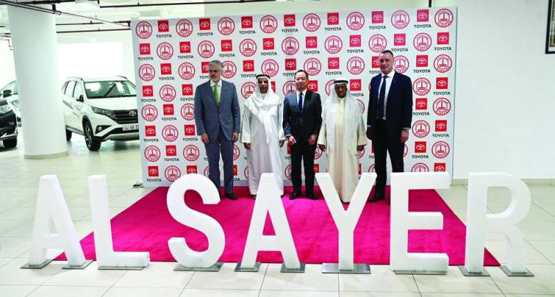 


فيصل بدر الساير ومبارك ناصر الساير مع أوجيما إييتشيرو وبينغت شولتز ومارتن أهيرن 