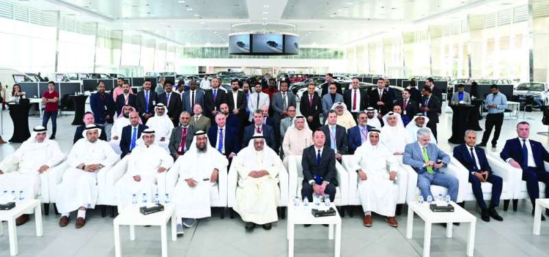 


صورة جماعية لقيادات «الساير» مع موظفي المعرضين الجديدين 