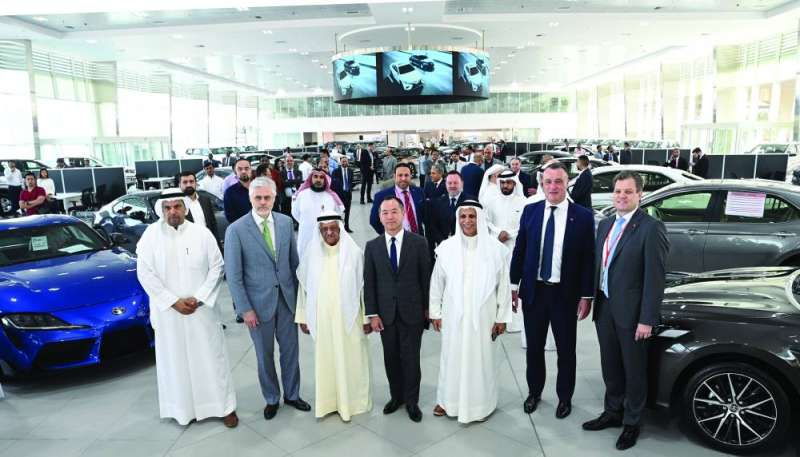 قيادات «الساير» و«تويوتا» في جولة بالمعرض 