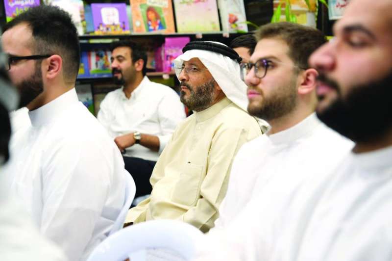 عبدالناصر الزاير بين الحضور