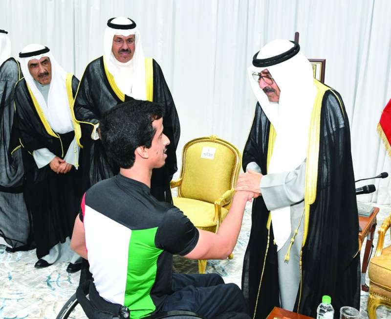 ولي العهد خلال زيارة النادي الرياضي للمعاقين في رمضان الماضي (أبريل 2023)