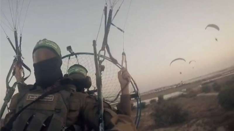 إنزال مظلي فلسطيني في العمق الإسرائيلي