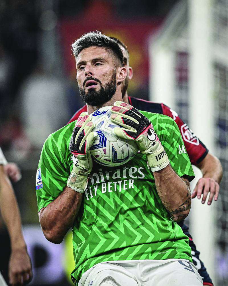 «حارس المرمى» أوليفييه جيرو خلال المباراة أمام جنوى