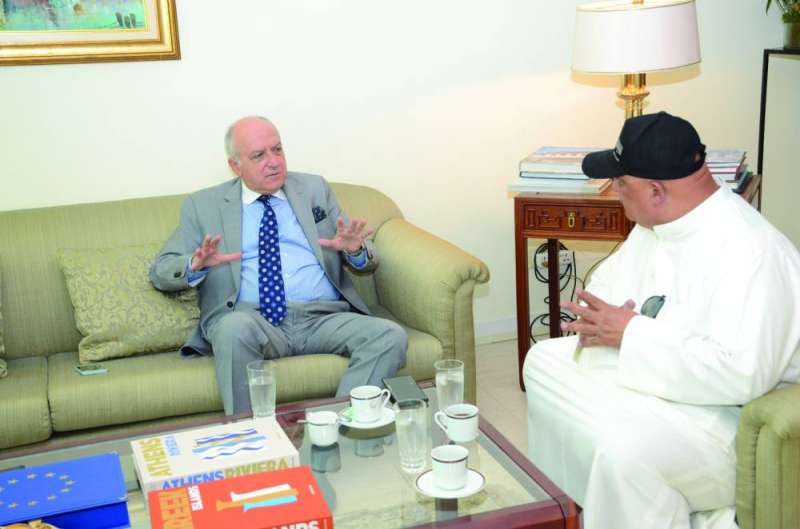 


السفير اليوناني مع الزميل خالد الشرقاوي 