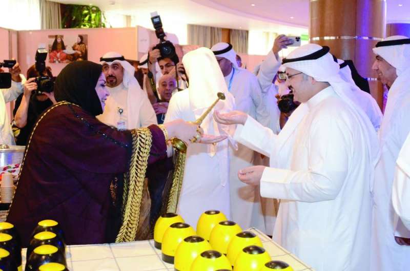 جانب من جولة الوزير في المعرض 