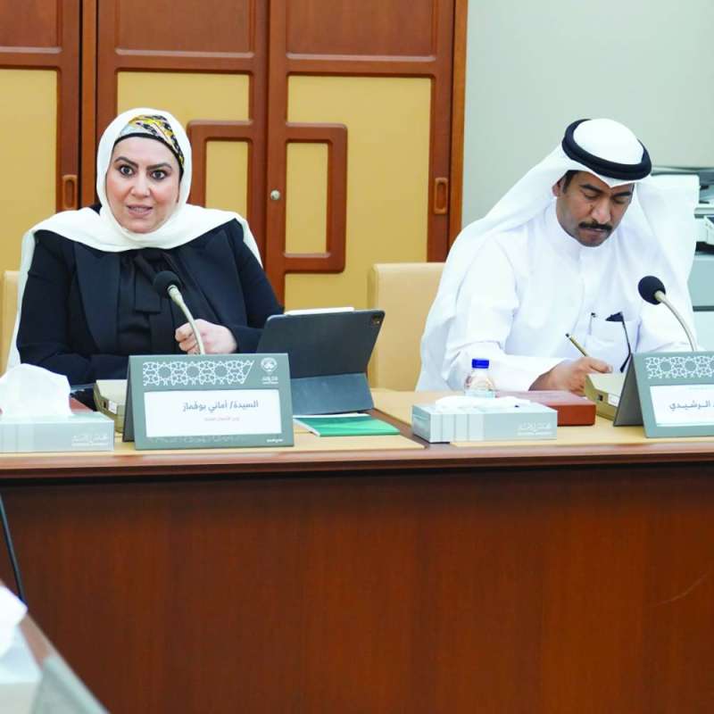 


بوقماز في اجتماع لجنة المرافق أمس 