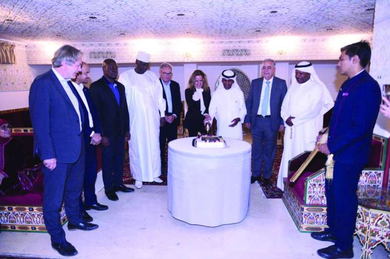 سفراء دول الفرانكفونية يشاركون بقطع قالب الحلوى