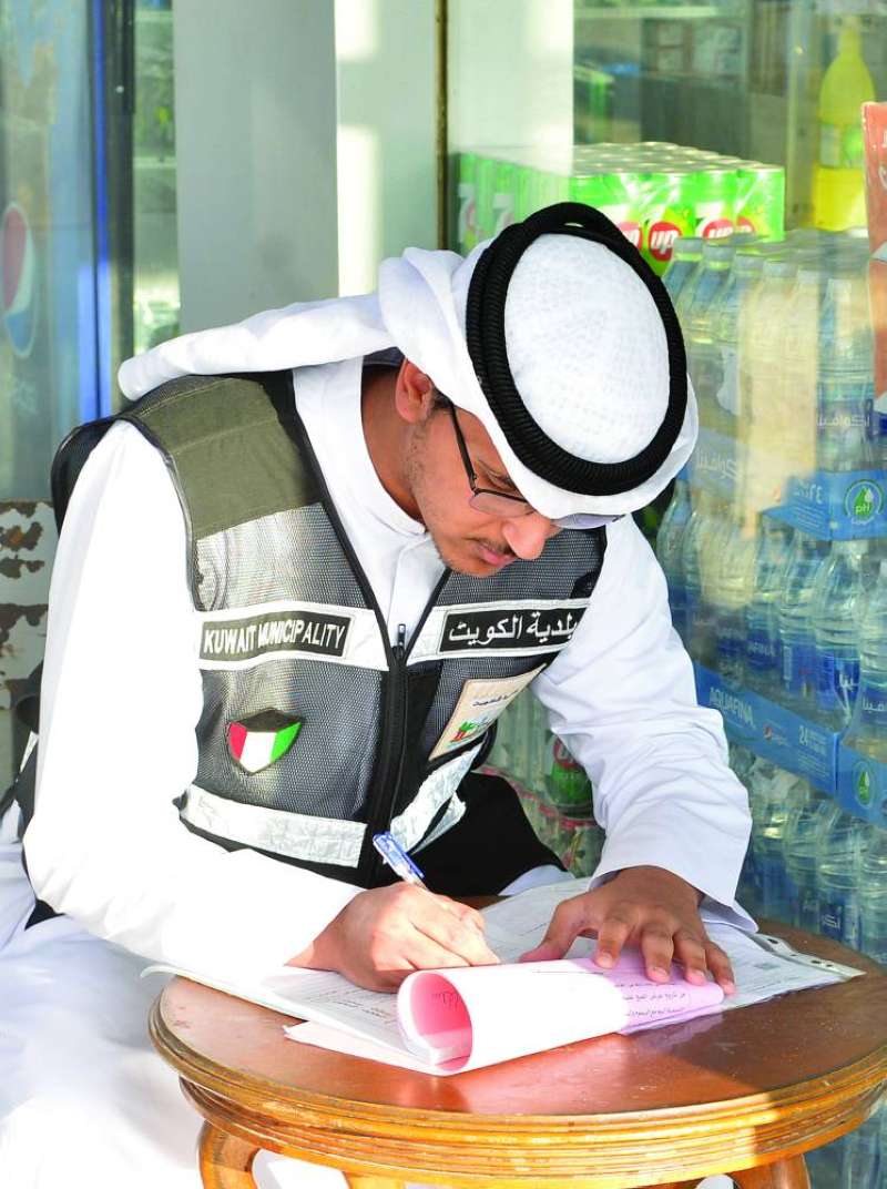 تحرير محضر بالمخالفة وتوجيه إنذار 