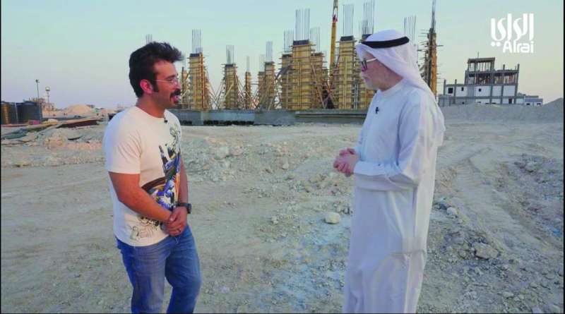 مواطن يشرح للزميل محمد الكاظمي مراحل إنشاء بيت العمر 