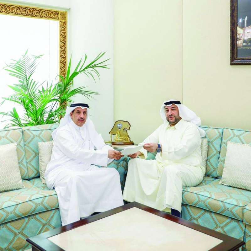 معرفي يقدم صحيفة الاستجواب لأمين عام مجلس الأمة 