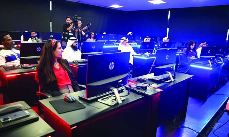 جانب من الحضور في الورشة