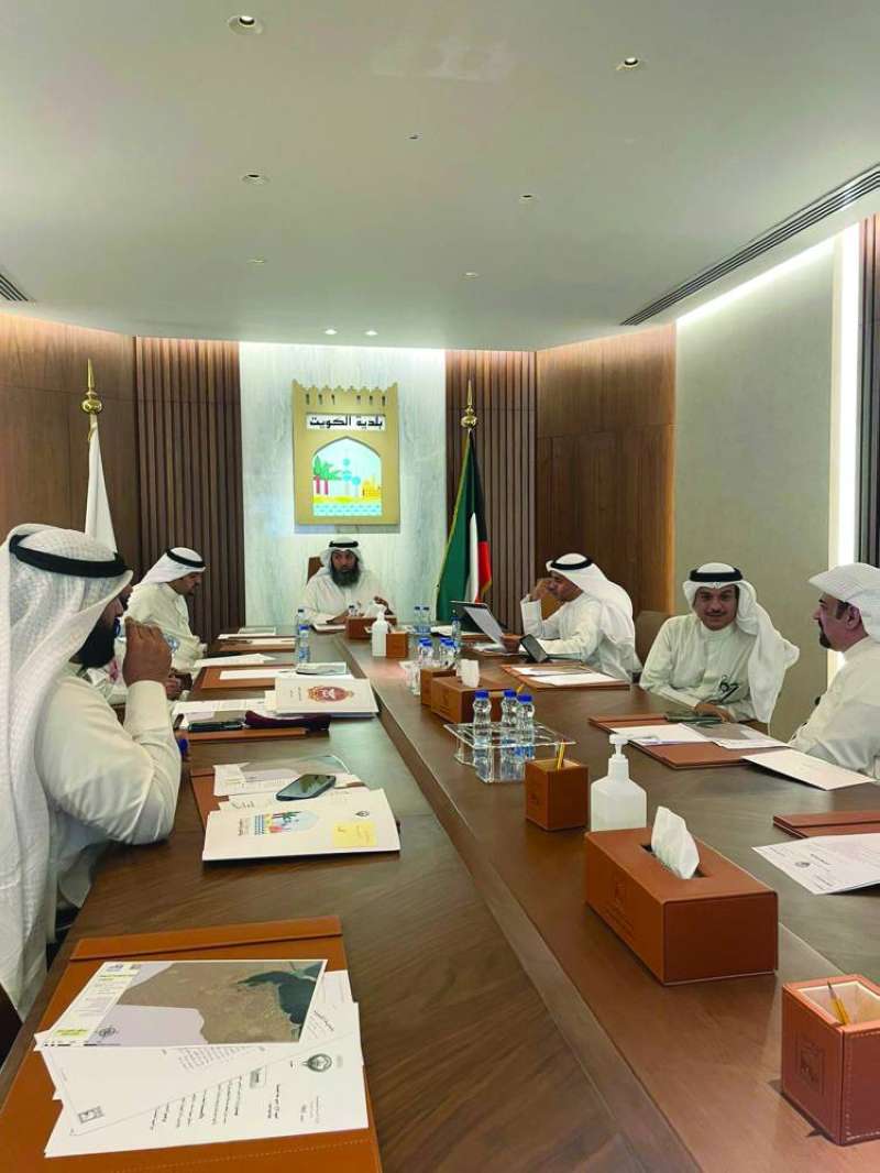 فيصل العتيبي مترئساً اجتماع لجنة المخيمات الربيعية