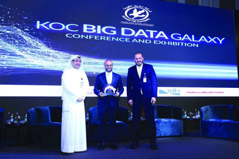 


العيدان والمنيفي خلال مؤتمر مجرة البيانات الضخمة 