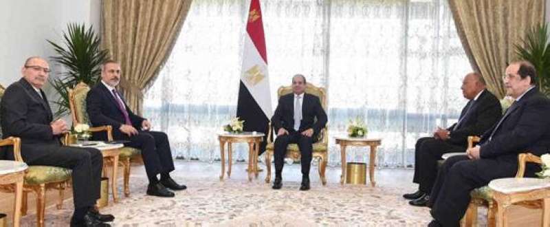 السيسي مستقبلاً فيدان في القاهرة