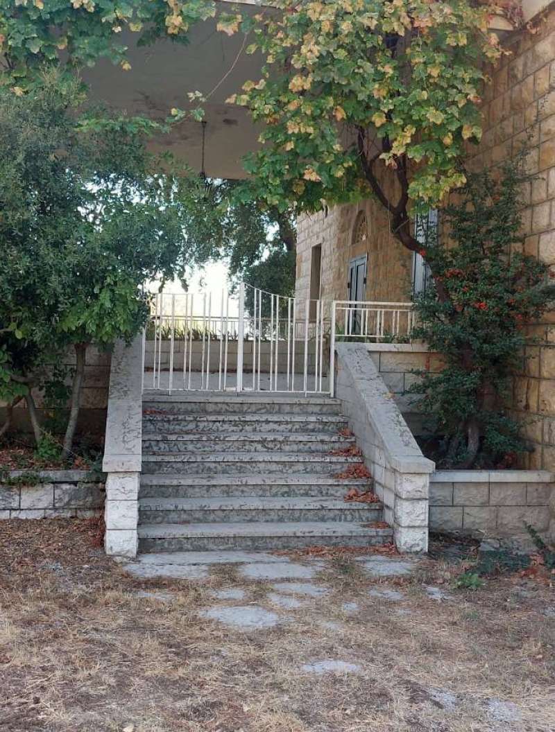 ملعب الطفولة يحنّ إلى صاحب الدار