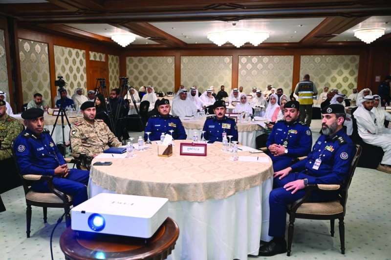 


المكراد متوسطاً قيادات الجهات العسكرية 