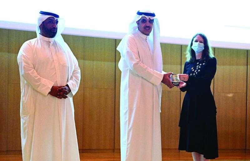 الظفيري مكرماً السفيرة البريطانية