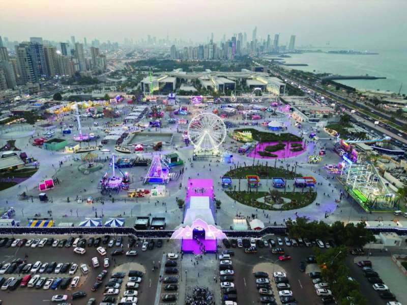 


 «ونتر وندرلاند»... إبهار 	(تصوير أسعد عبدالله) 