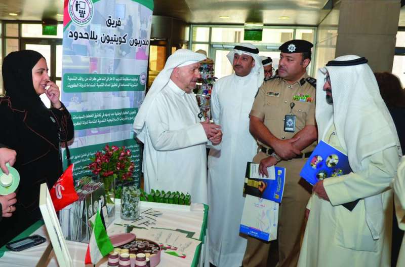 جولة في المعرض المصاحب للمؤتمر 