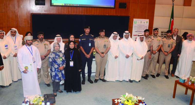 ممثلو الجهات المشاركة في افتتاح المؤتمر 