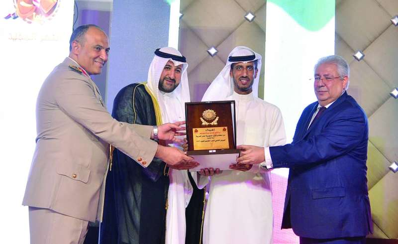 وكيل وزارة الدفاع يشارك بتكريم ذوي الشهداء