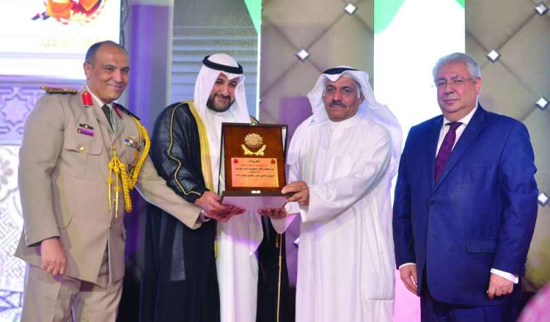 وكيل وزارة الدفاع يشارك بتكريم ذوي الشهداء