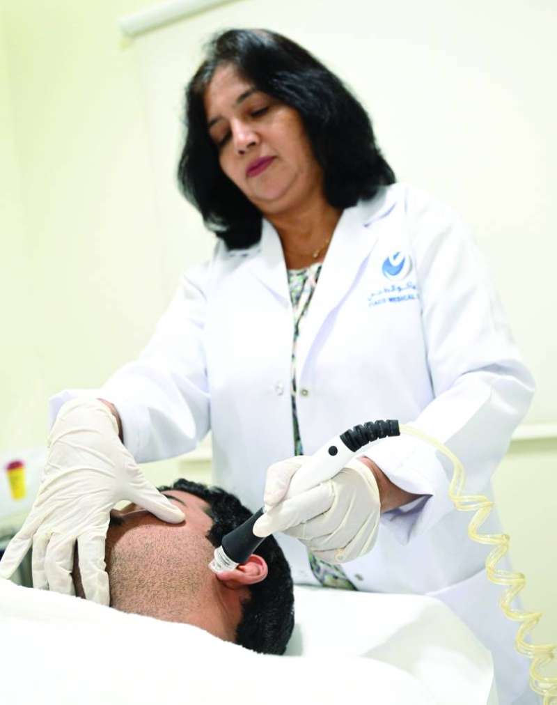 


كاباديا خلال قيامها بأحد العلاجات الطبية 