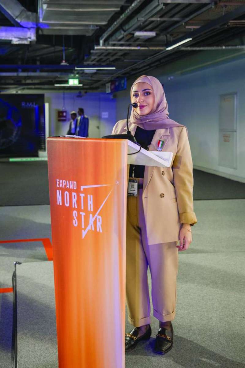 


سندس الفارسي متحدثة خلال المعرض 