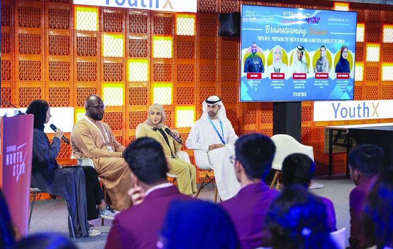 


... ومشاركة في الحلقة النقاشية 