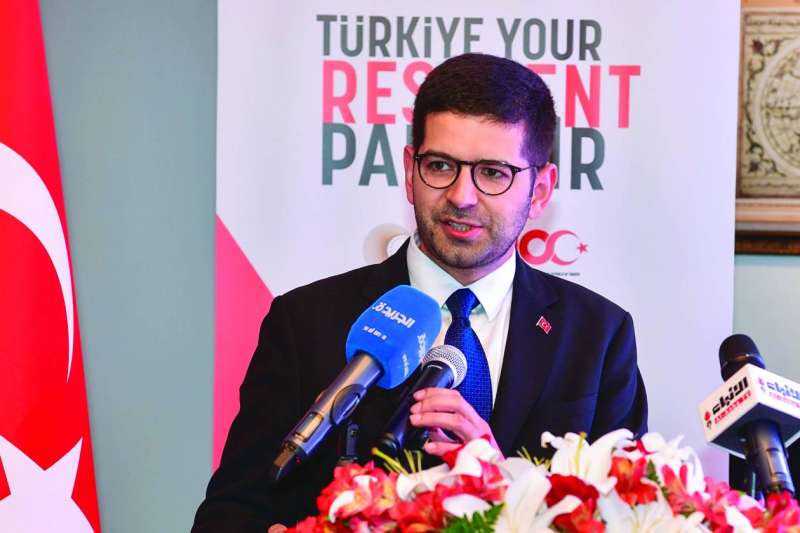 


أحمد أوغلو ملقياً كلمته 