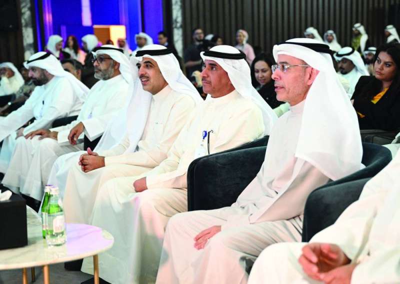 وزير التربية وقيادات الجامعة والتطبيقي في حفل افتتاح المعرض 