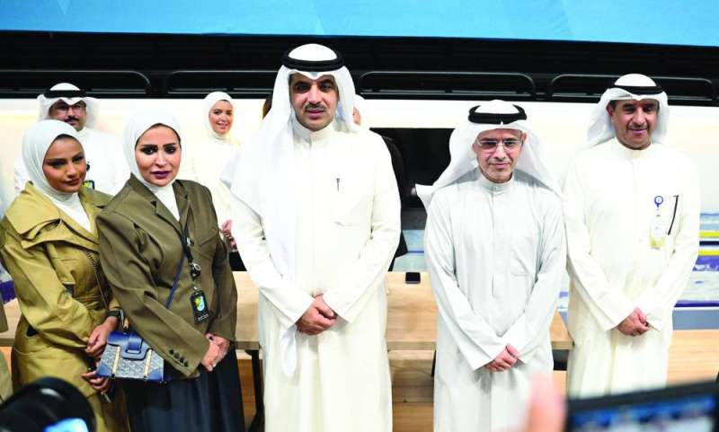 المانع والظفيري والفجام في جناح جامعة الكويت في المعرض