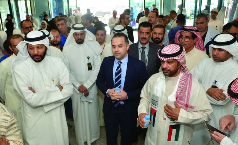 


السند والمطيري ومحمد الرشيدي يشاركون في الوقفة 