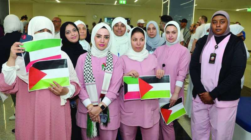 ممرضات يبدين تضامنهن مع أهل غزة