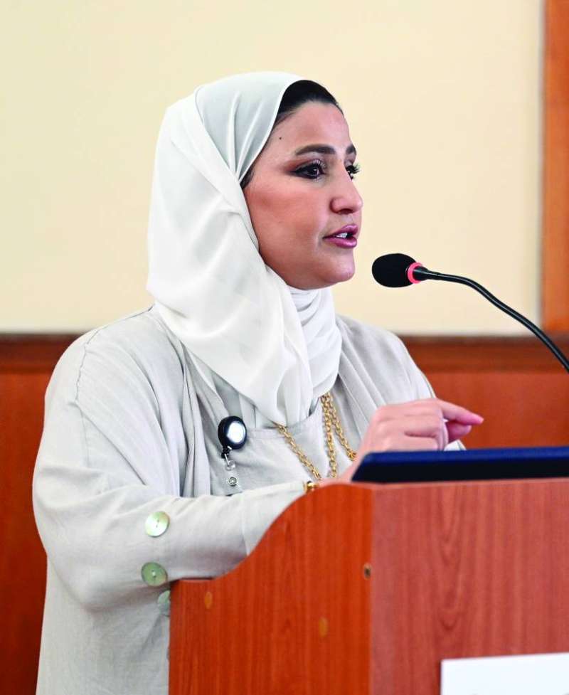 


مريم الظفيري متحدثة في الملتقى 