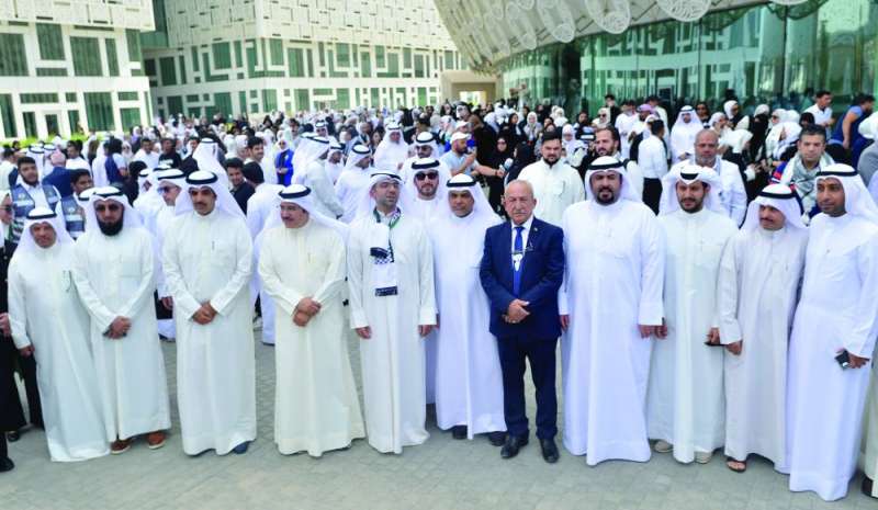 حشد كبير من الطلبة وأعضاء هيئة التدريس في الوقفة التضامنية 	(تصوير سعود سالم) 