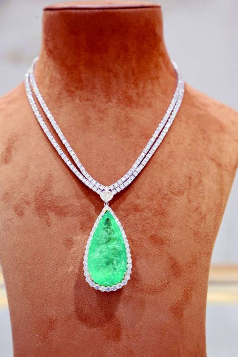 


مصنوع بحرفية 