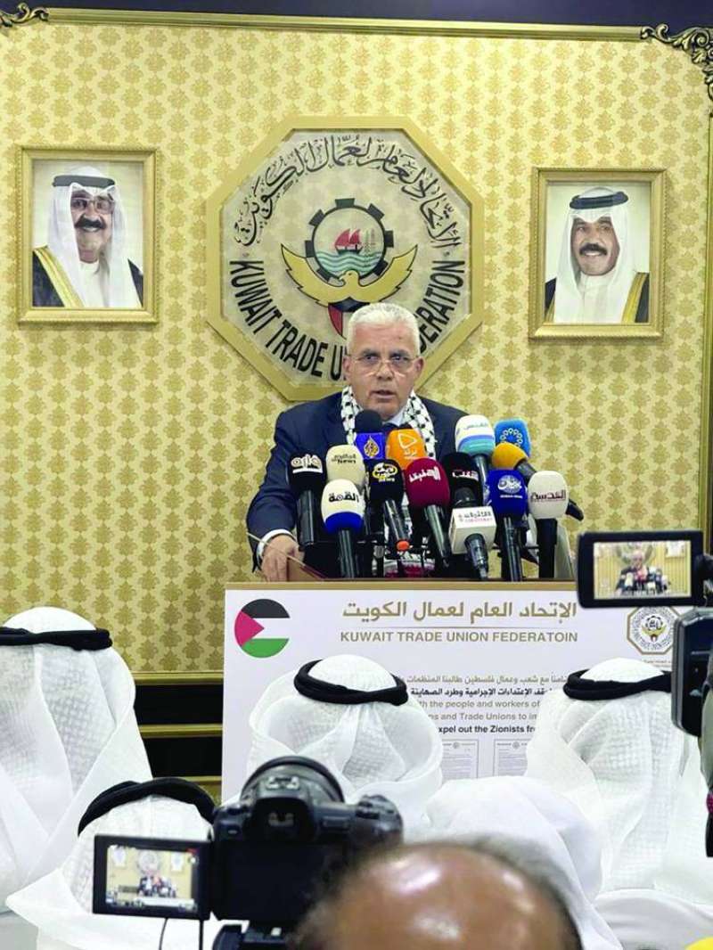 طهبوب مُتحدّثاً في الوقفة 