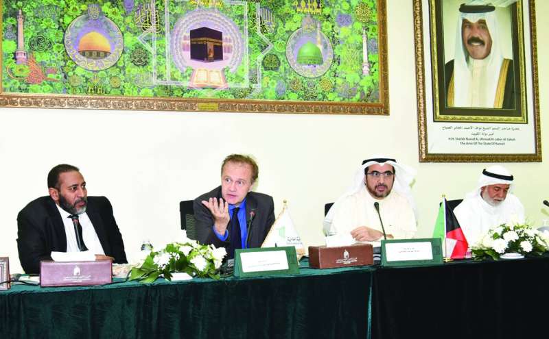 الصميط وممثلو البنك الإسلامي والجمعيات الخيرية 