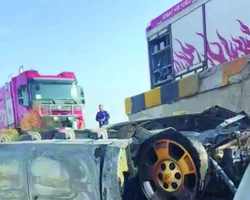 


سيارة الضحية بعد انقلابها 