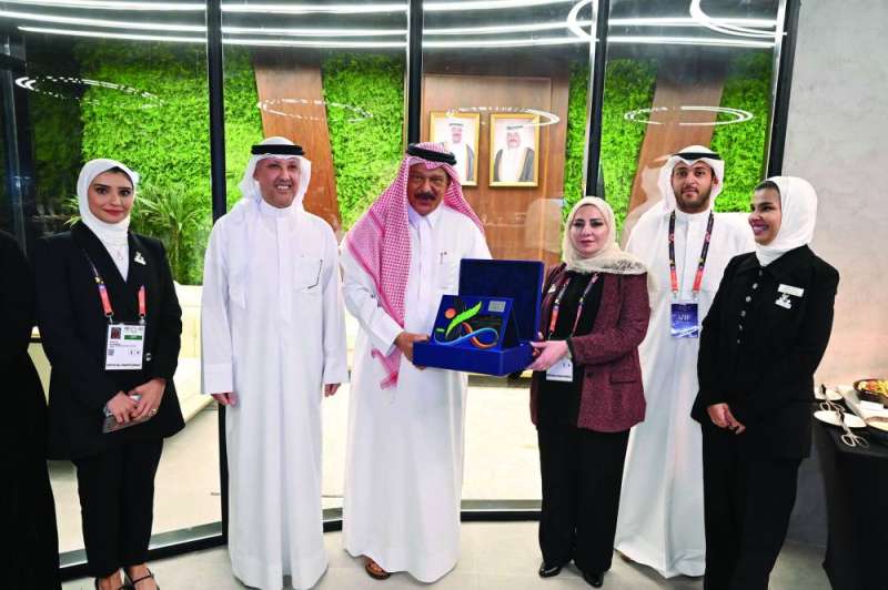 درع تذكارية من الكندري إلى الدفع 