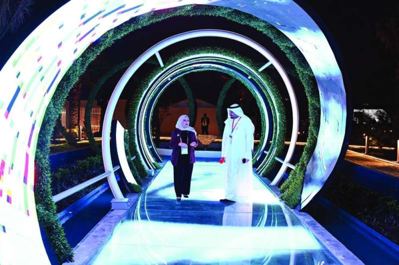 الكندري والزميل ناصر الفرحان في جناح الكويت 