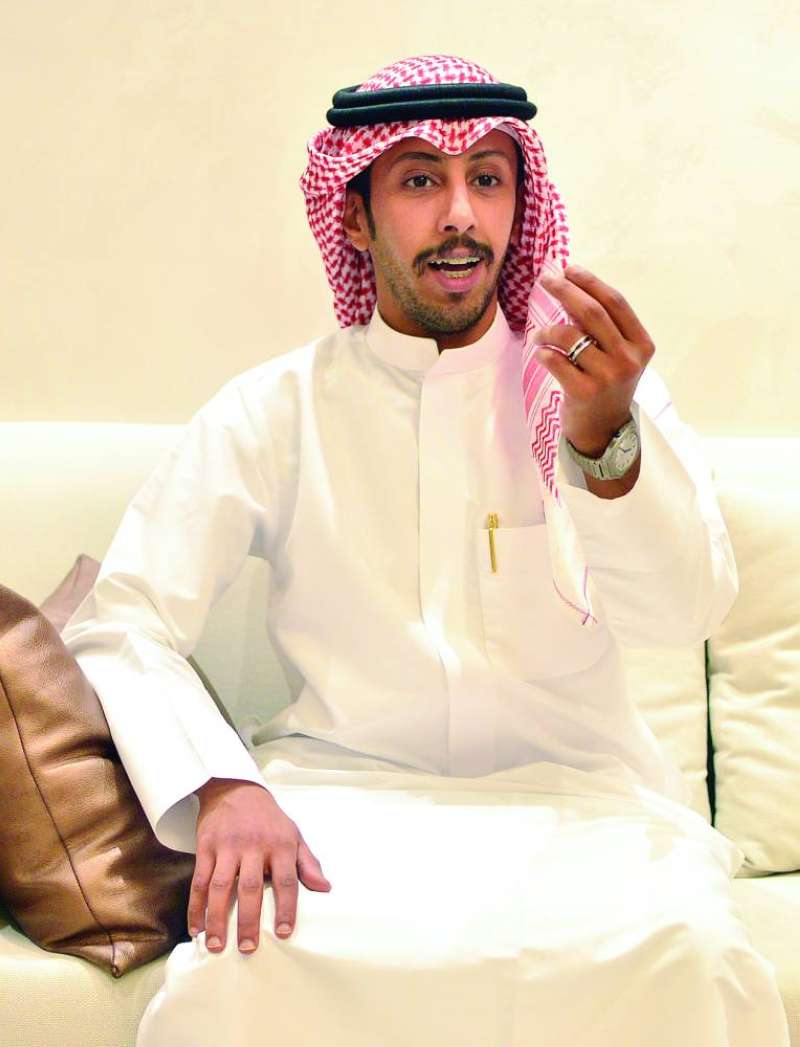 عبدالعزيز المطيري متحدثاً لـ«الراي»	 (تصوير سعود سالم) 