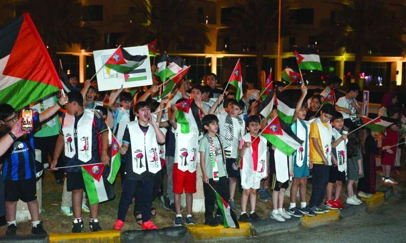 أطفال الكويت يهتفون دمعاً لأشقائهم في غزة 	(تصوير نايف العقلة) 