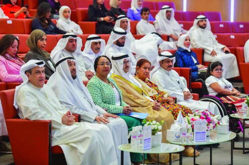 


فراس الصباح وعدد من المشاركين في تدشين الدفعة الخامسة للحملة 