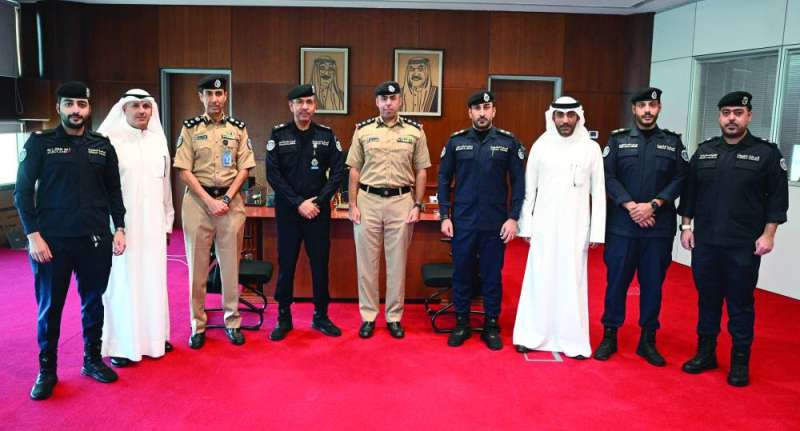 


فواز الخالد متوسطاً قيادات إدارة الجنسية ووثائق السفر 