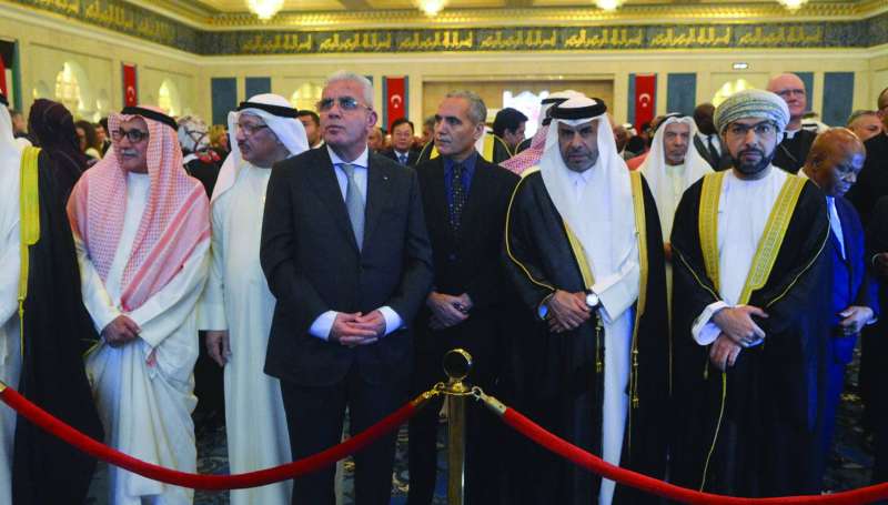 سفراء عمان وقطر وفلسطين وحشد ديبلوماسي 	 (تصوير سعود سالم) 