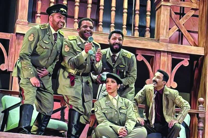 


مشهد من عرض «المحترمين» 