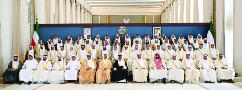 


سمو ولي العهد في لقطة جماعية مع أعضاء السلطتين عقب افتتاح دور الانعقاد الثاني 